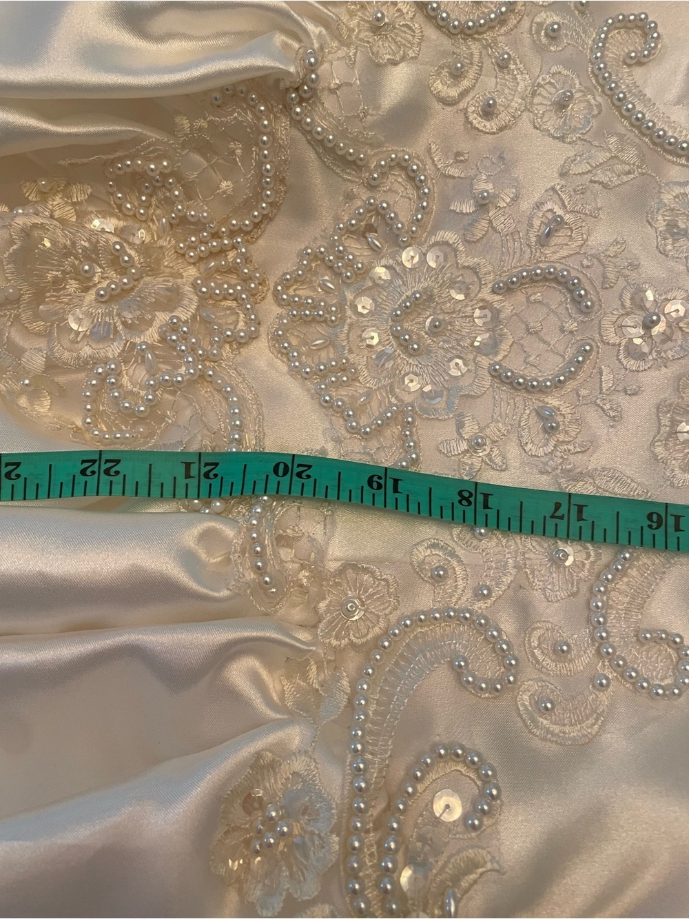 Wedding Dress  Ivory Satin Lace - Puff Sleeves - Picture 12 of 16